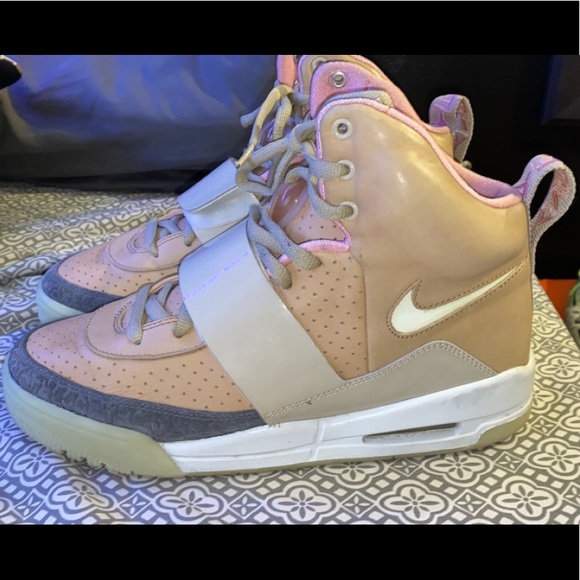 Nike Other - Yeezy tan 1’s Sz 8